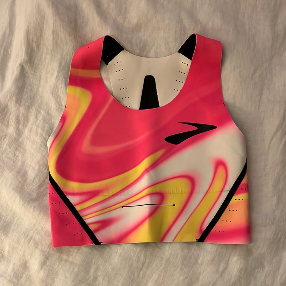 Brooks Running Elite Racing Crop Top.